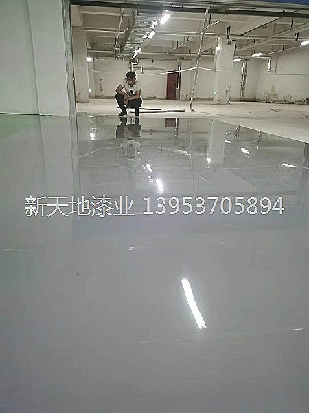 地下車(chē)庫停車(chē)場(chǎng)水泥自流平施工案例